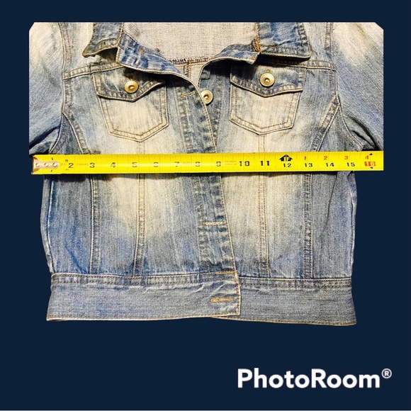 🔥SALE🔥 Adorable and versatile Highway Jeans cropped DENIM JACKET. Size S - Picture 7 of 13